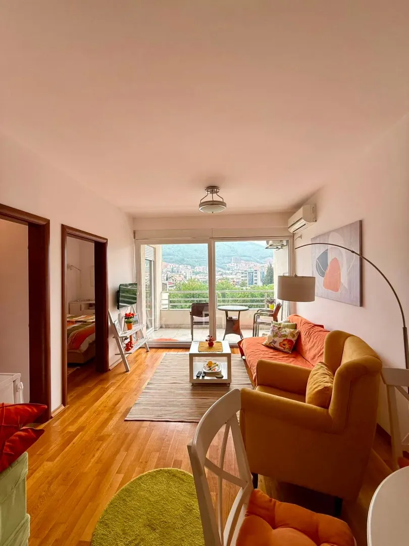 Rent, one bedroom apartment, 45m², Centar, Budva
