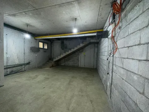 Izdavanje, poslovni prostor, 92m², Tološi, Podgorica - image 7