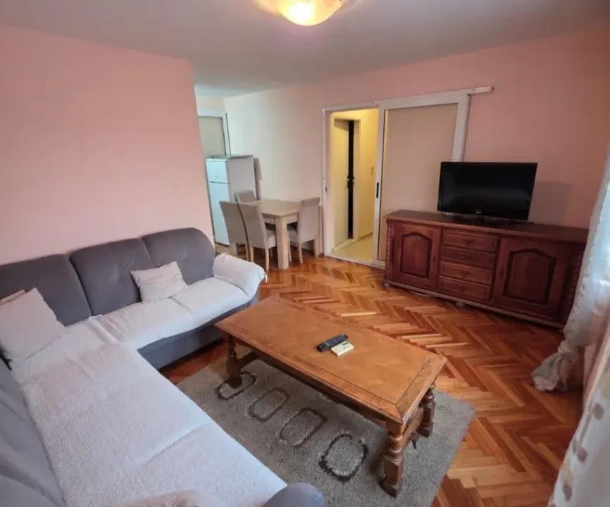 Izdavanje, dvosoban stan, 60m², Preko Morače, Podgorica