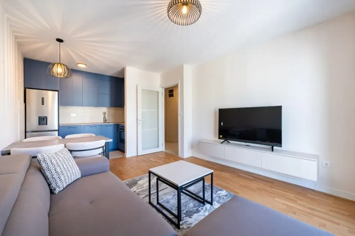 Izdavanje, jednosoban stan, 42m², Pobrežje, Podgorica