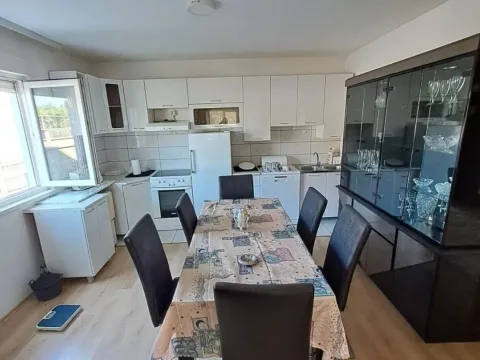 Kuća in Tološi