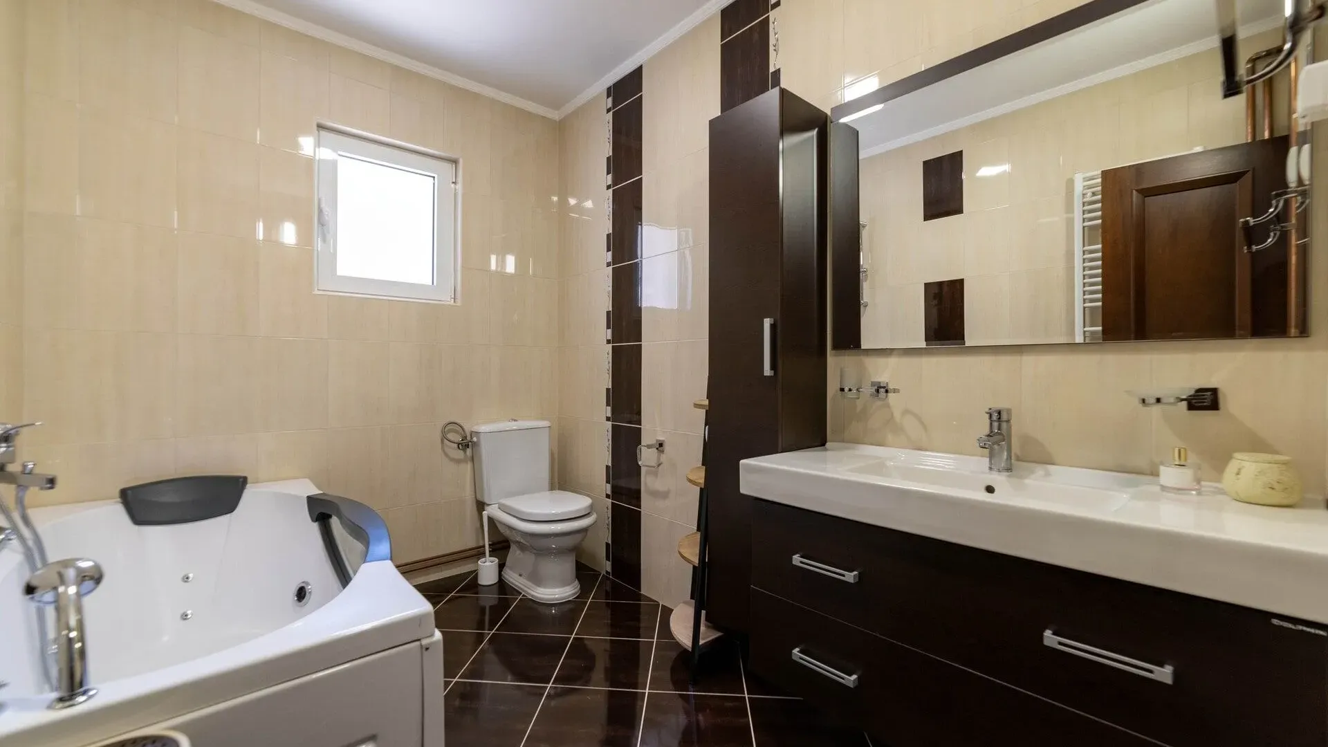 Prodaja, stan, 440m², Stoliv, Kotor