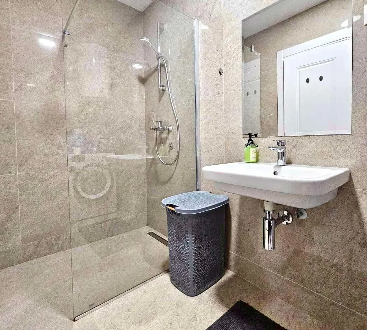 Izdavanje, dvosoban stan, 65m², Zabjelo, Podgorica