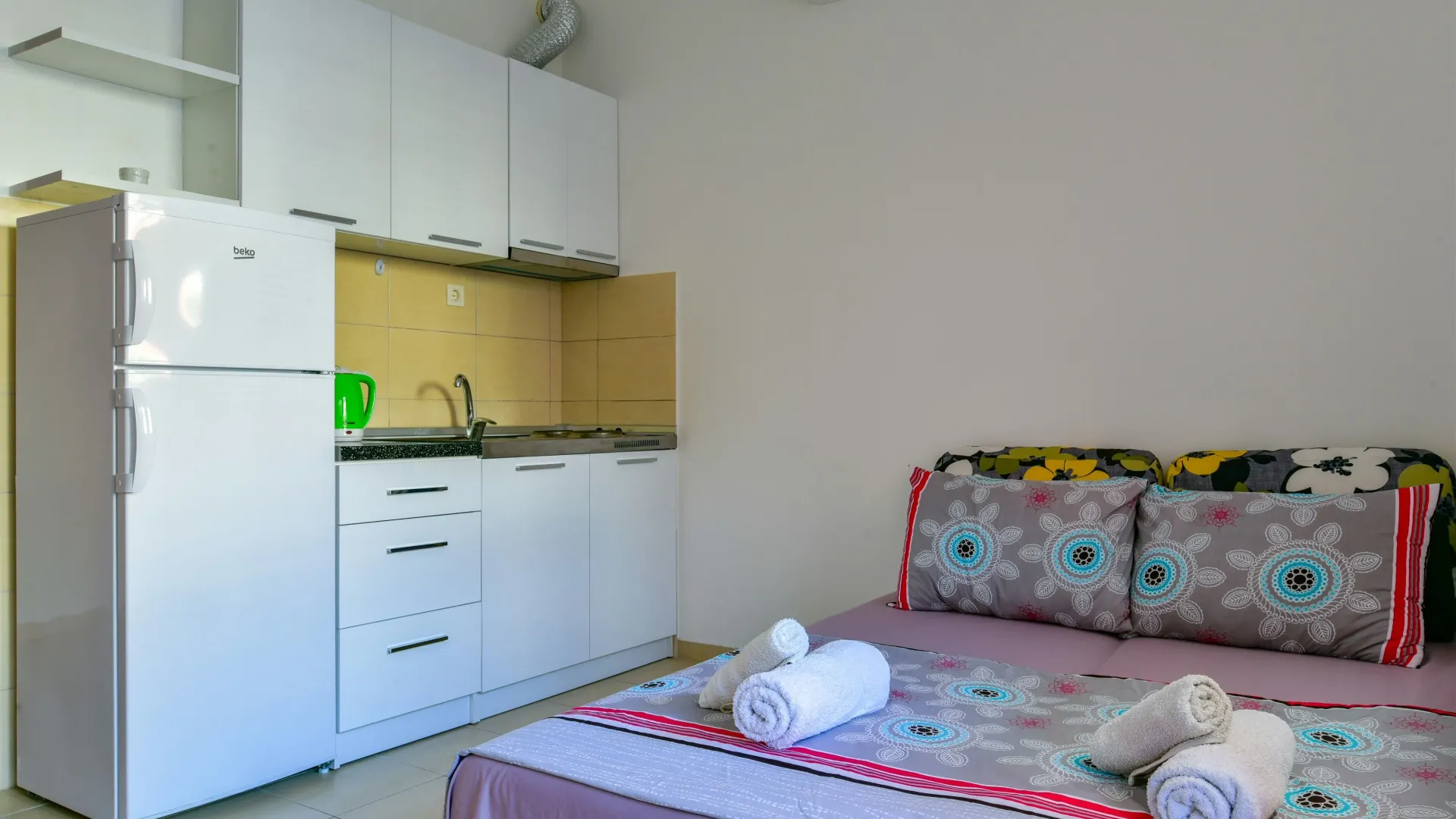 Izdavanje, garsonjera, 30m², Rozino, Budva
