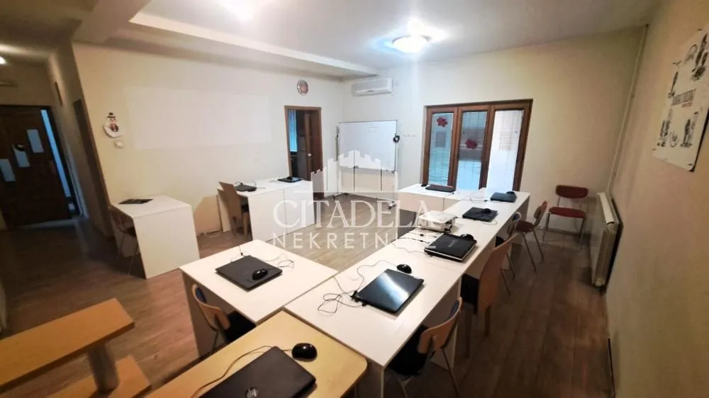 Izdavanje, trosoban stan, 64m², Vidikovački venac, Rakovica