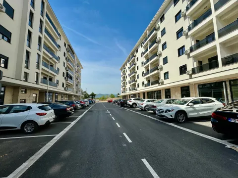 Izdavanje, dvosoban stan, 60m², City Kvart, Podgorica - image 1