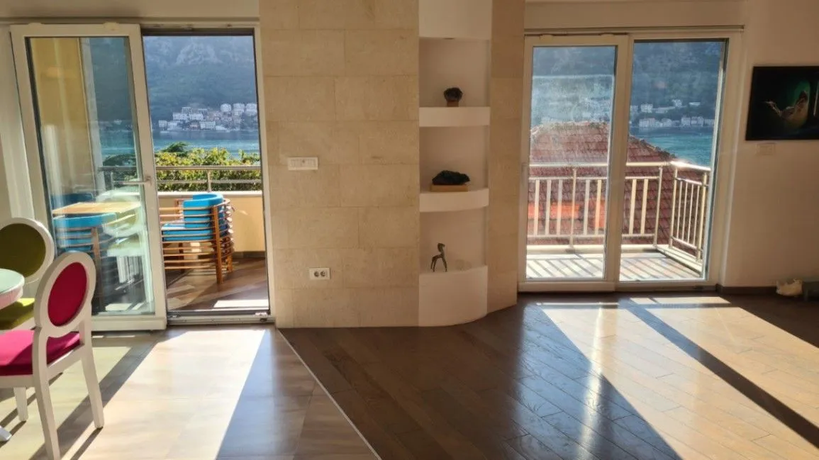 Prodaja, trosoban stan, 108m², Dobrota, Kotor