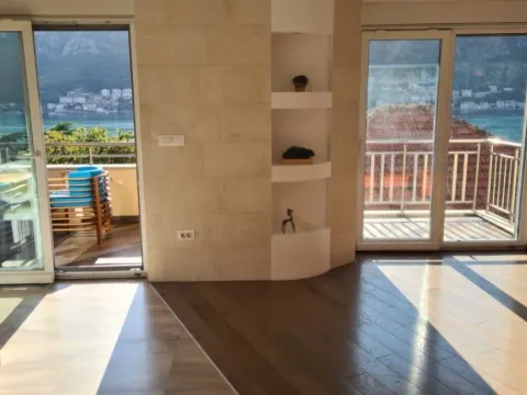 Sale, three bedroom apartment, 108m², Dobrota, Kotor