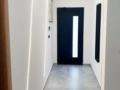 Rent, house, 190m², Tološi, Podgorica - image 12