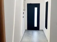 Izdavanje, kuća, 190m², Tološi, Podgorica - image 12