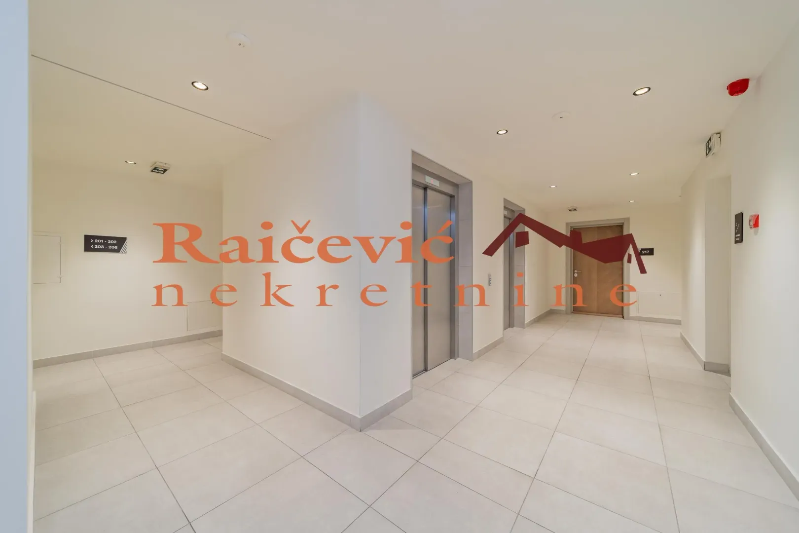Izdavanje, trosoban stan, 76m², Savski Venac, Beograd