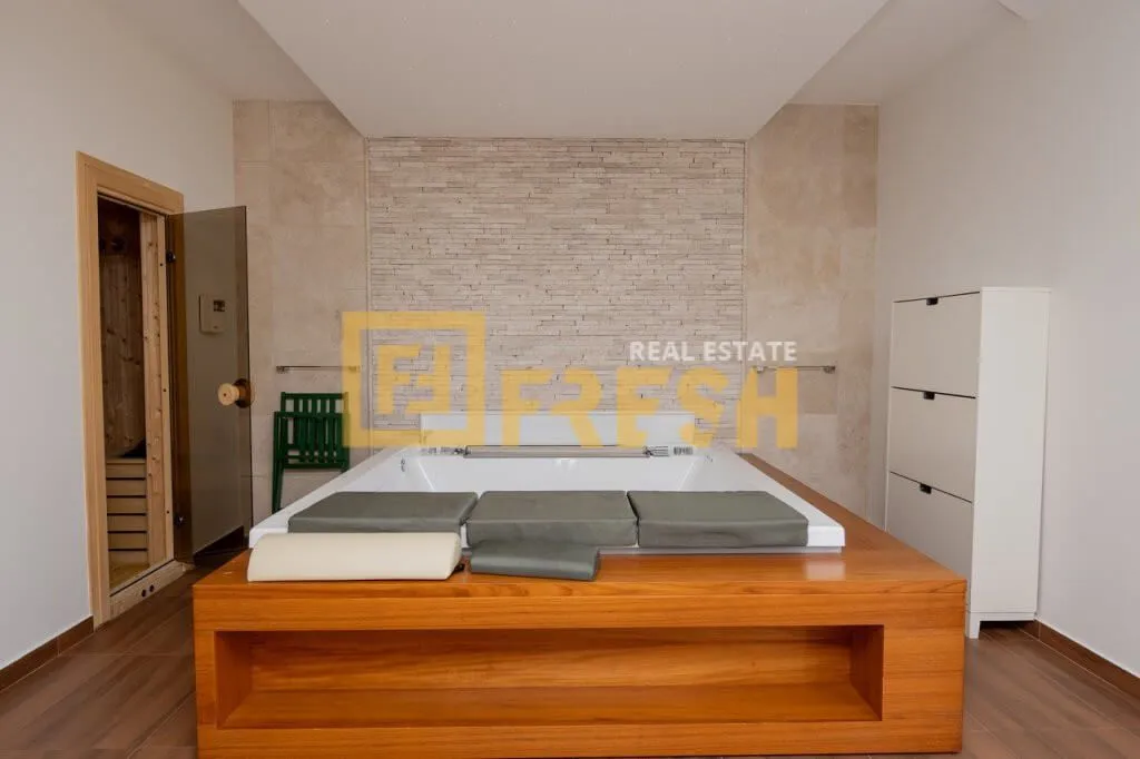Rent, house, 380m², Mareza, Podgorica