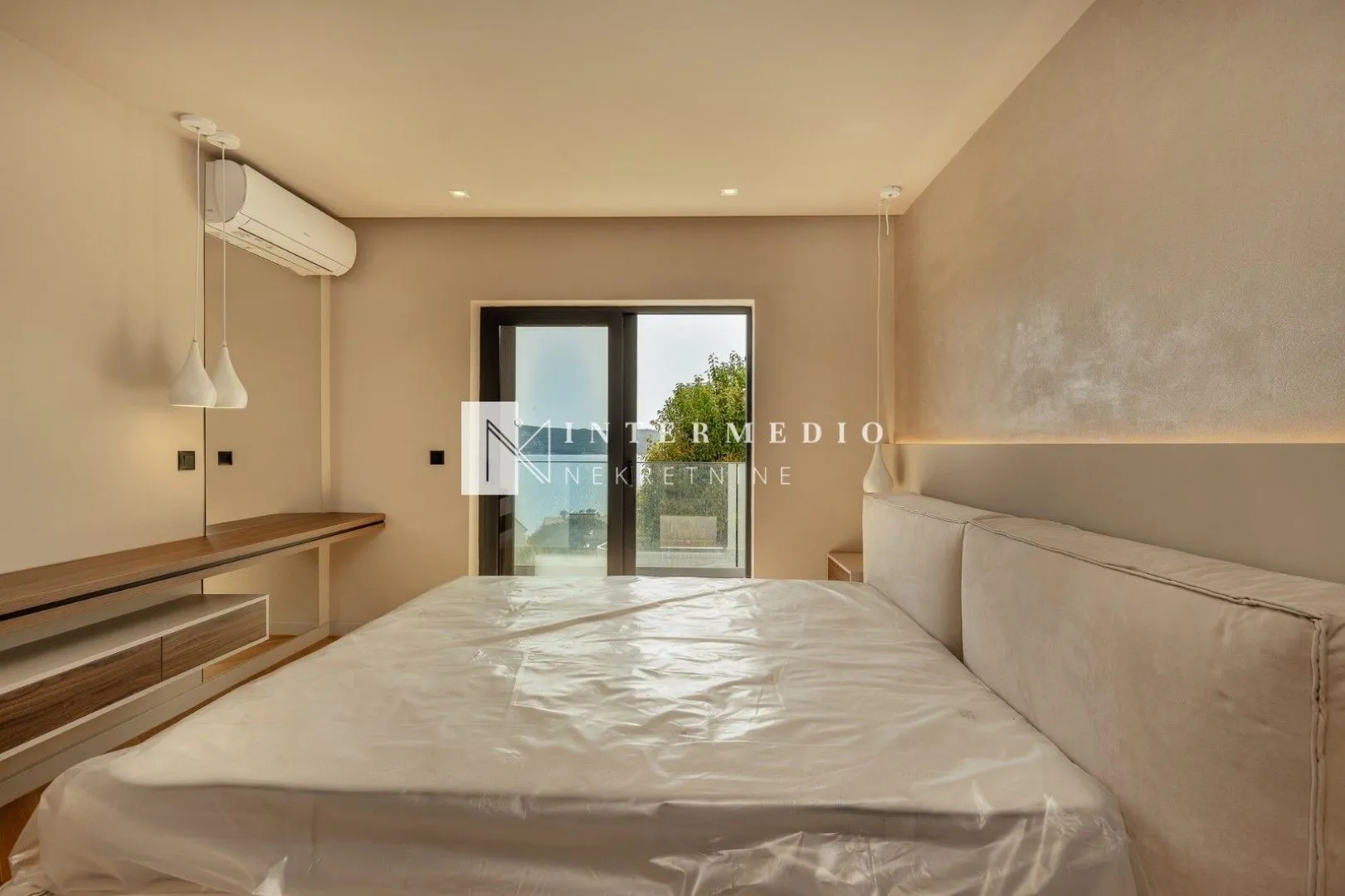 Prodaja, dvosoban stan, 180m², Savina, Herceg Novi