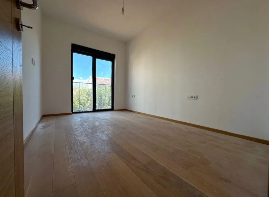 Prodaja, dvosoban stan, 76m², Gornja Gorica, Podgorica