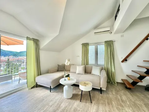 Izdavanje, dvosoban stan, 120m², Budva, Crna Gora - image 22