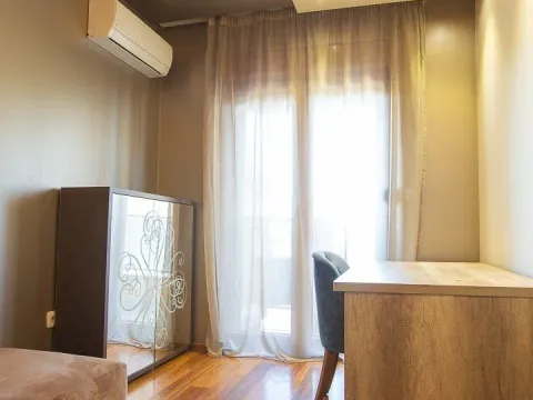 Izdavanje, trosoban stan, 140m², Centar, Podgorica - image 7