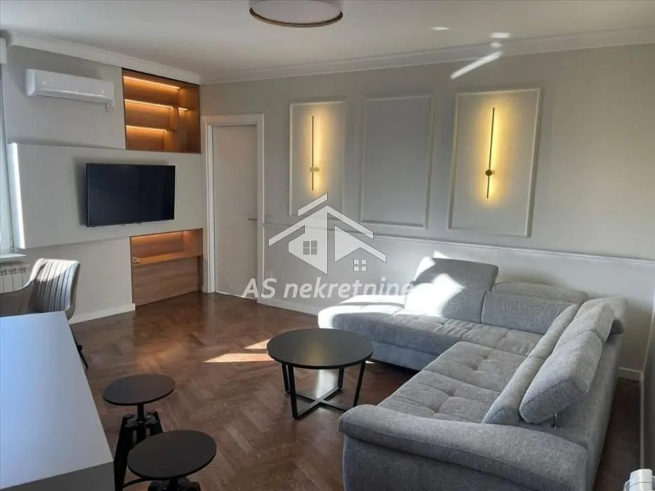 Izdavanje, četvorosoban stan, 83m², Senjak, Beograd