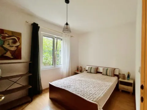 Izdavanje, dvosoban stan, 100m², Kalimanj, Tivat - image 5