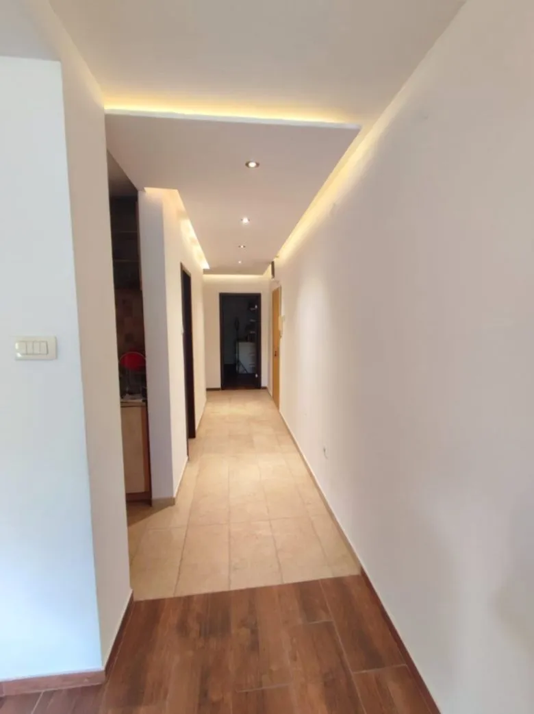 Rent, office space, 80m², Blok 5, Podgorica