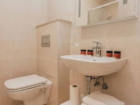 Daily-rent, three bedroom apartment, 67m², Bečići, Budva - image 17