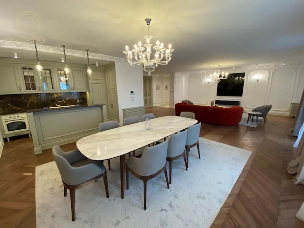 Izdavanje, četvorosoban stan, 170m², Čubura, Beograd