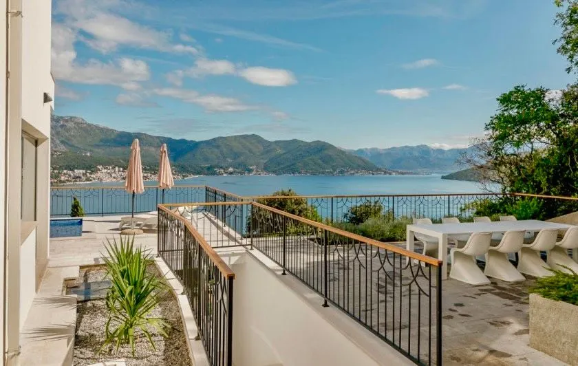 Prodaja, kuća, 236m², Njivice, Herceg Novi