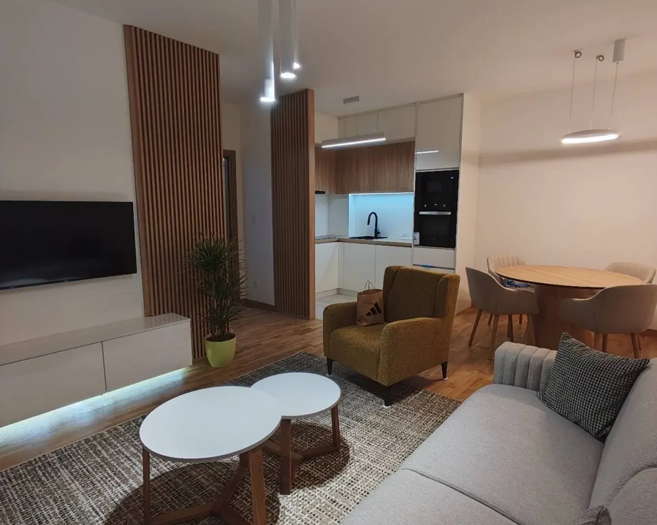 Izdavanje, dvosoban stan, 62m², Zabjelo, Podgorica