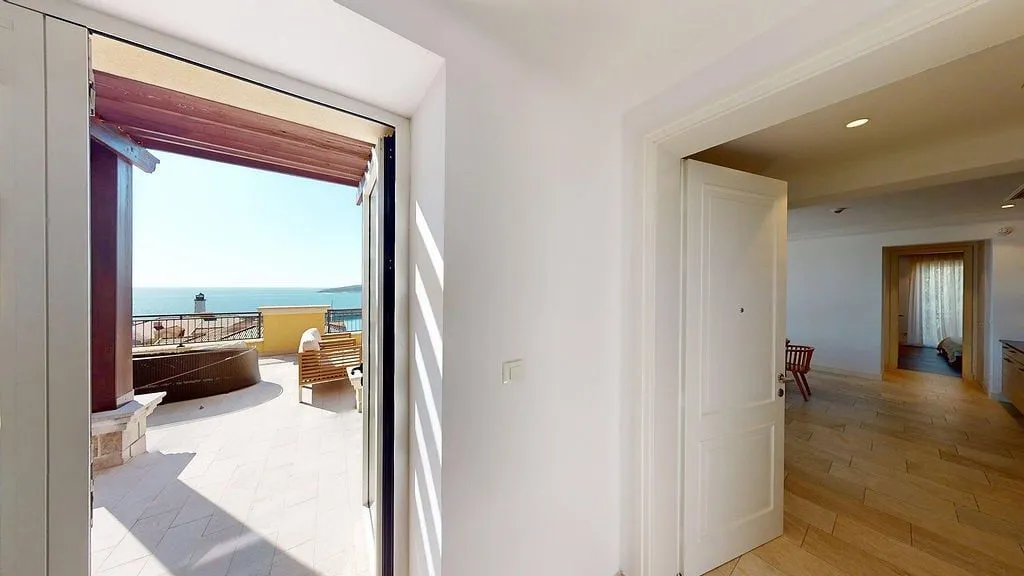 Prodaja, stan, 234m², Tivat, Crna Gora
