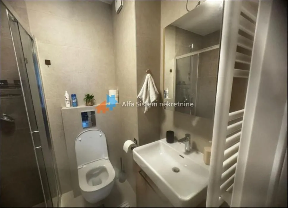 Izdavanje, trosoban stan, 76m², Skojevsko Naselje, Beograd