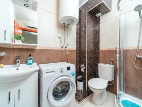 Izdavanje, dvosoban stan, 50m², Bečići, Budva - image 9