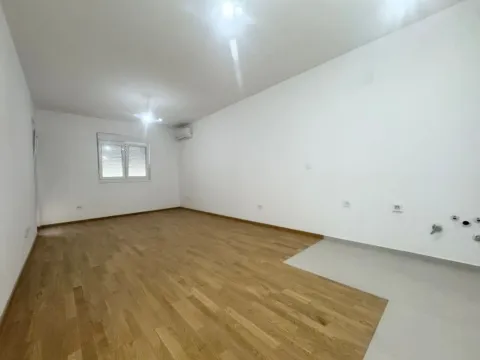 Sale, one bedroom apartment, 46m², Stari Aerodrom, Podgorica - image 4