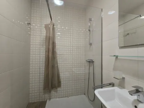 Izdavanje, jednosoban stan, 48m², City Kvart, Podgorica - image 10