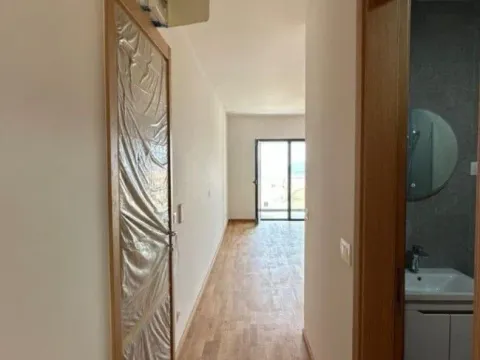 Sale, one bedroom apartment, 42m², Bečići, Budva - image 3