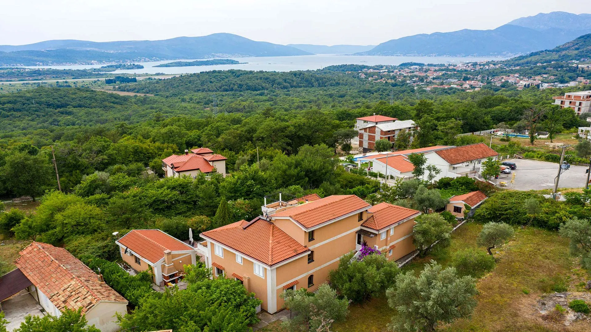 Sale, house, 375m², Kavač, Kotor