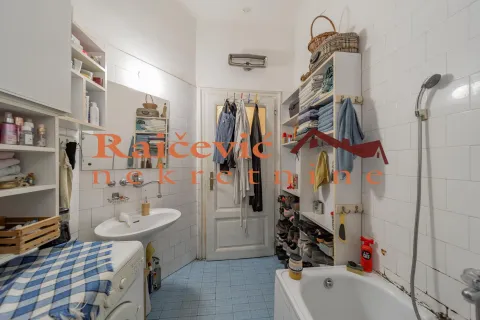 Sale, four bedroom apartment, 139m², Stari Grad, Beograd - image 20