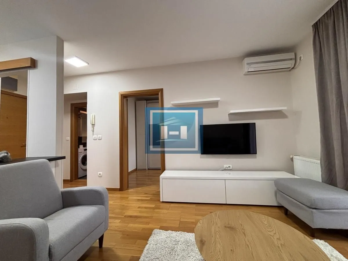 Izdavanje, jednosoban stan, 42m², Centar, Jagodina