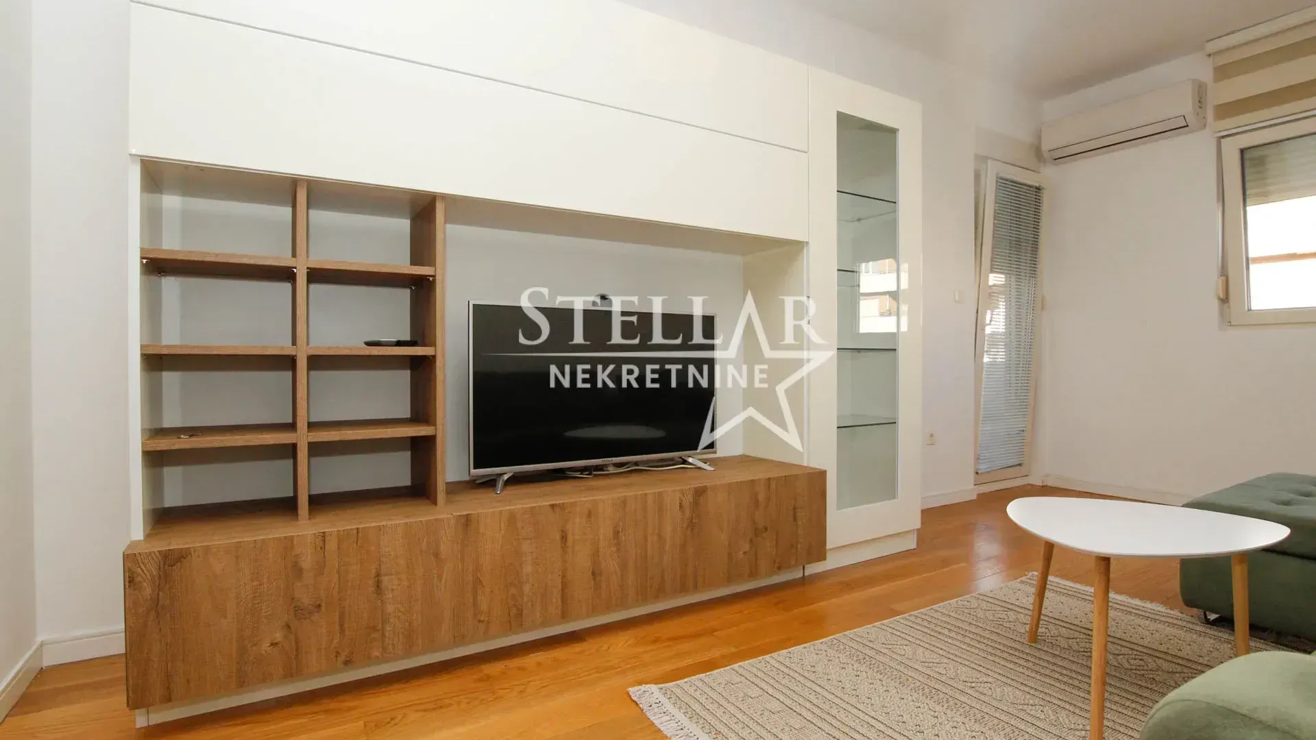 Izdavanje, jednosoban stan, 49m², Central Point, Podgorica