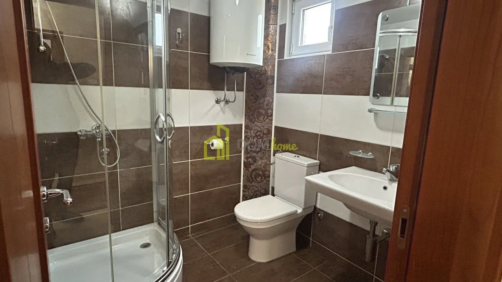 Izdavanje, kuća, 220m², Konik, Podgorica