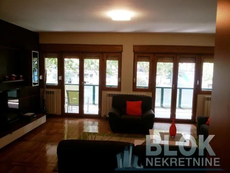 Rent, four bedroom apartment, 150m², Podgorica, Crna Gora
