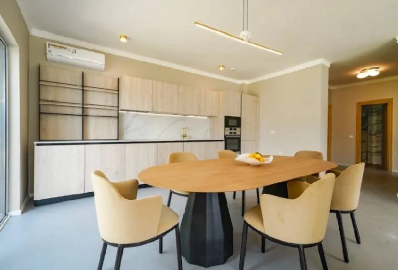 Prodaja, trosoban stan, 158m², Dobrota, Kotor