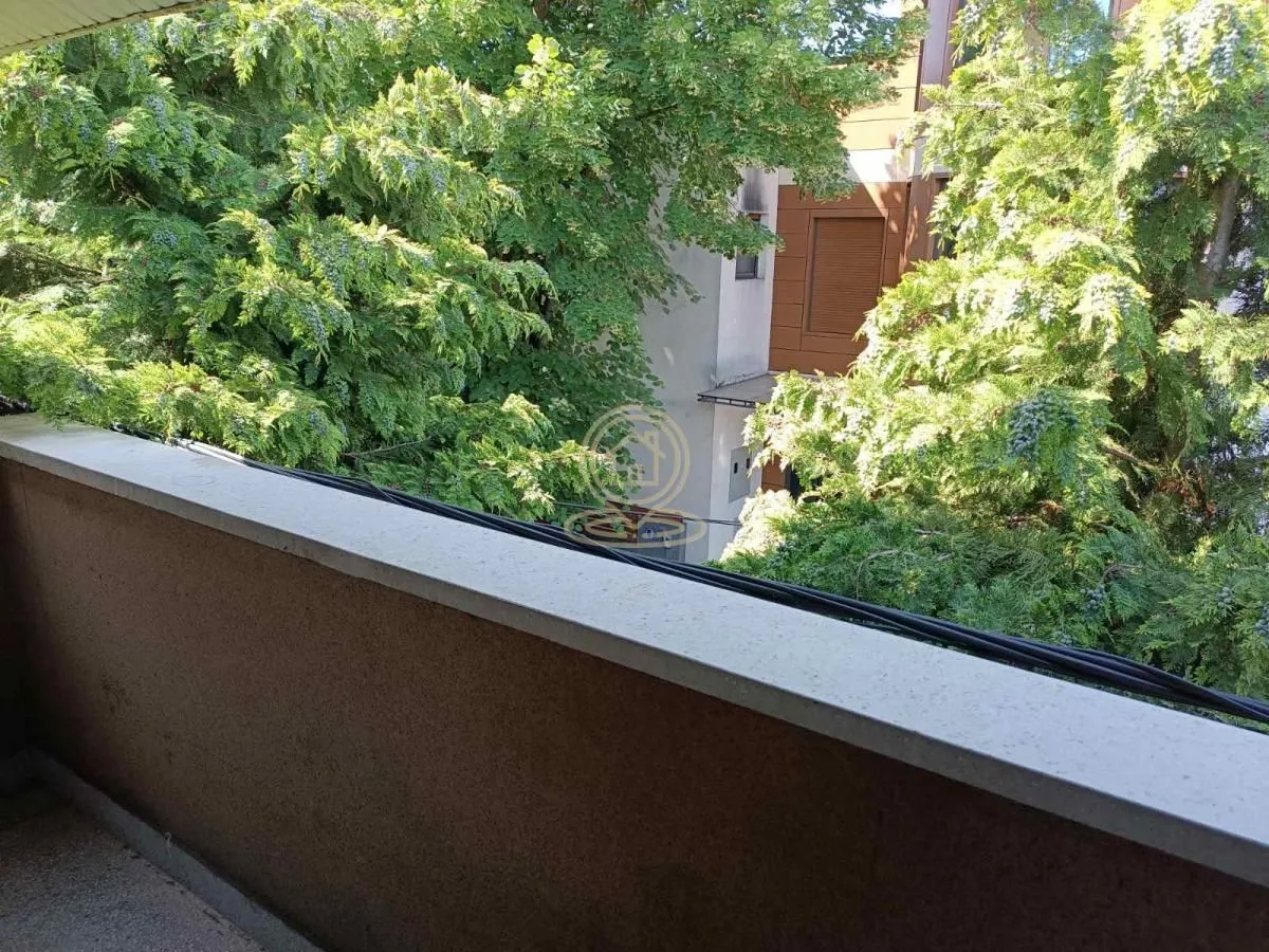 Rent, four bedroom apartment, 100m², Senjak, Beograd