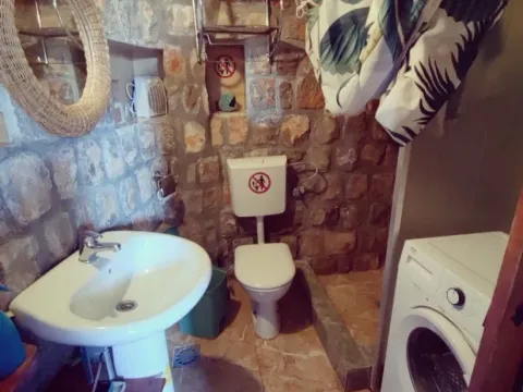 Izdavanje, kuća, 100m², Radovići, Tivat - image 2