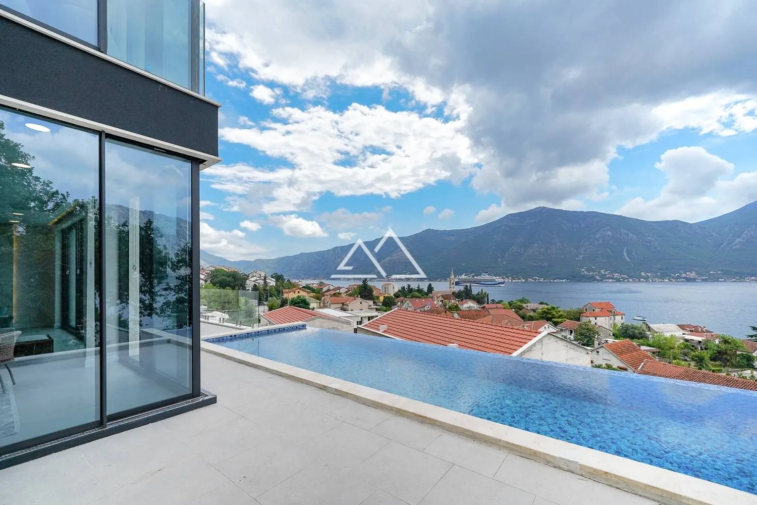 Sale, house, 412m², Dobrota, Kotor