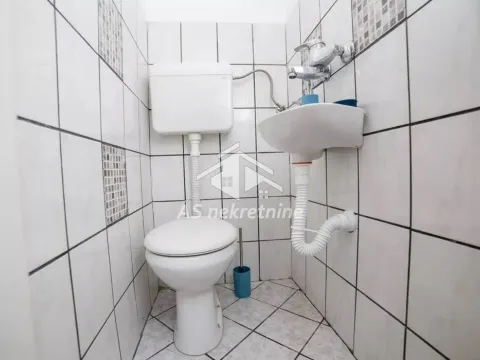 Izdavanje, trosoban stan, 97m², Stari Grad, Beograd - image 17