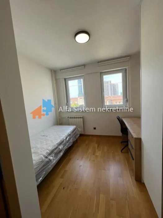 Izdavanje, četvorosoban stan, 100m², Sarajevska, Beograd