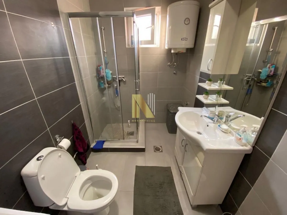 Prodaja, kuća, 272m², Kać, Novi Sad Sve Podlokacije