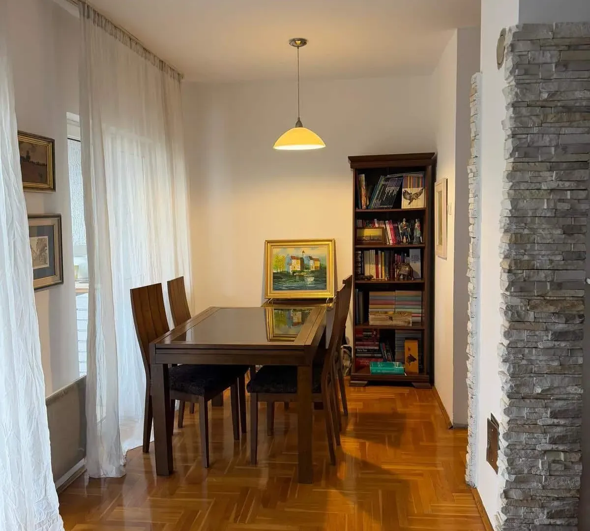 Izdavanje, dvosoban stan, 76m², Stari Aerodrom, Podgorica