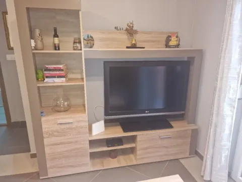 Rent, two bedroom apartment, 52m², Kalimanj, Tivat - image 11