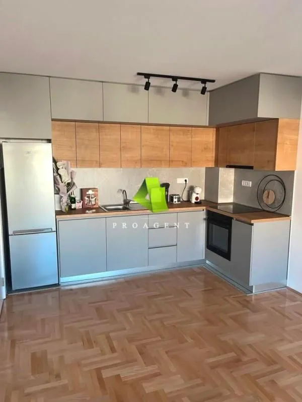 Rent, office space, 55m², Medijana, Niš