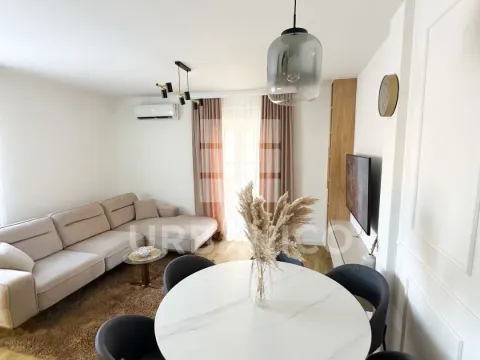 Rent, two bedroom apartment, 65m², Centar, Cetinje - image 1